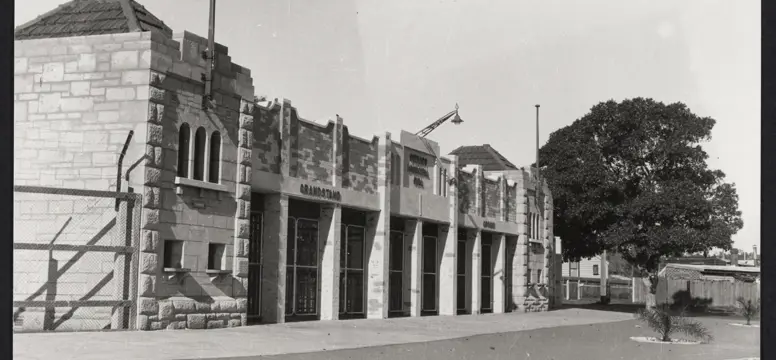 Mother Day Meander Subi Oval gates 1985 699