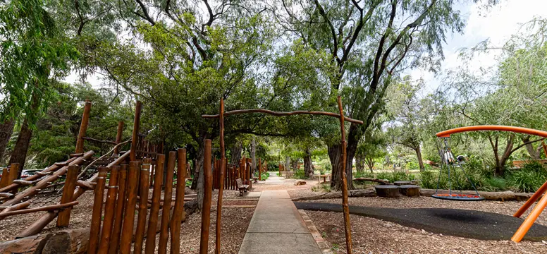 Theatre Gardens playground (1)
