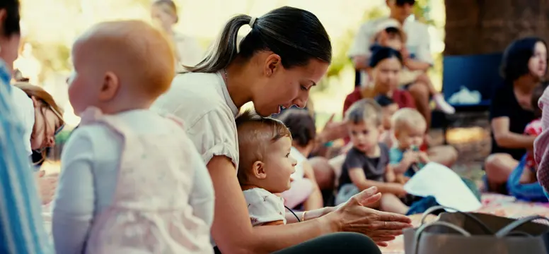mum and baby sing.png