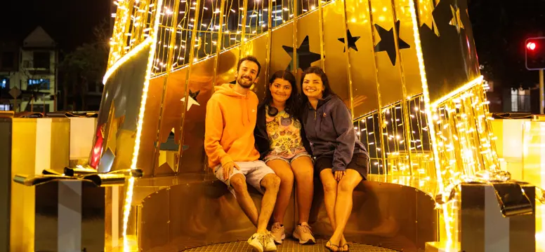 Christmas opening huors